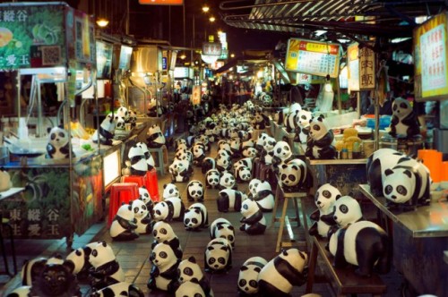 Papier-mache-Pandas-in-Hong-Kong11-640x426